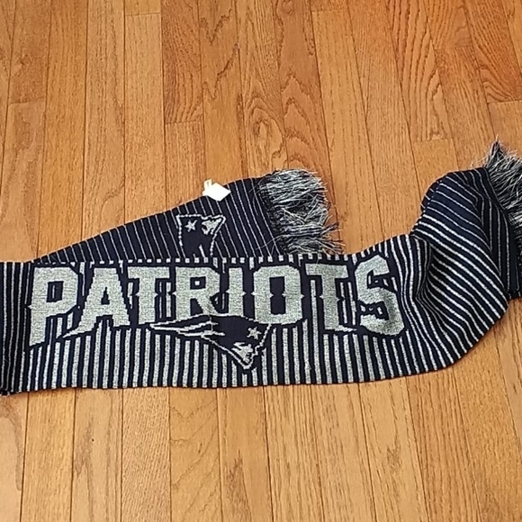 PATRIOTS Navy and Metallic Silver Patriots Scarf - Picture 3 of 8